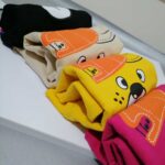 بلوز تک بچه گانه اسپرت طرح کلاه نارنجی مناسب 2 تا 5 سال