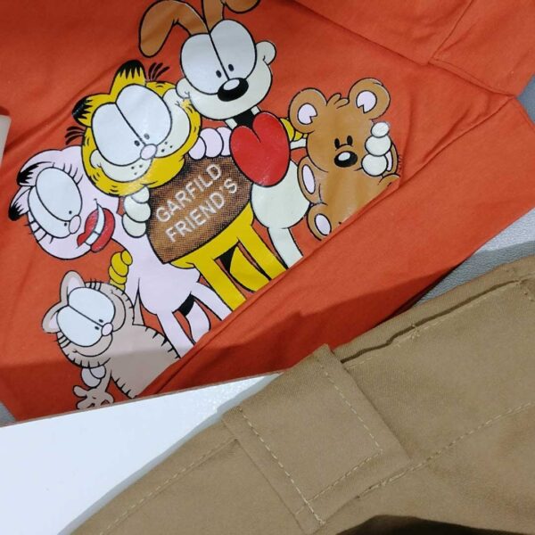 طرح گارفیلد روی بلوز