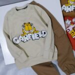 بلوز شلوار بچه گانه طرح گارفیلد کرمی مناسب 2 تا 7 سال