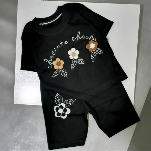 تیشرت شلوارک دخترانه مشکی گل برجسته مناسب 0 تا 5 سال
