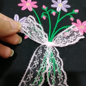 گلدوزی روی تیشرت دخترانه